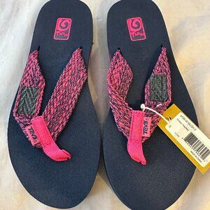 Teva  Women's Mush II Sandals,  Tiki Navy/Raspberry  Size Women  5     NWT
